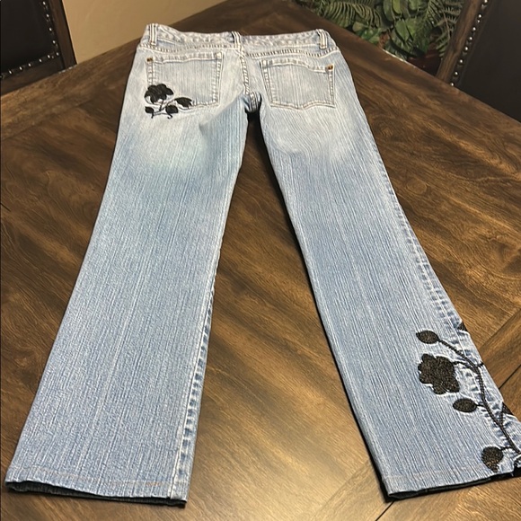 WHBM Light Wash Floral Blanc Capri - Picture 11 of 11